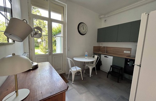 Saint-Nazaire House | Proche Bord de Mer, Charmante Maison de Ville Rénovée Avec Terrasse et Jardin