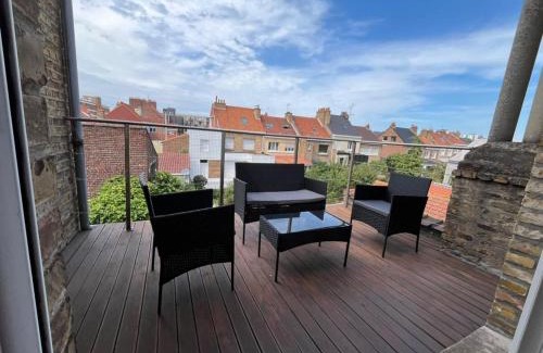 La Celle-sous-Gouzon Apartment | Proche Centre et Digue de Malo Terrasse in Dunkerque