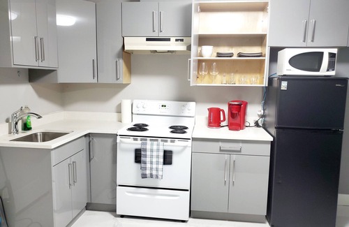 Newton House | Professional Stays Cozy Private 1BED Suite in Surrey- Major attractions nearby