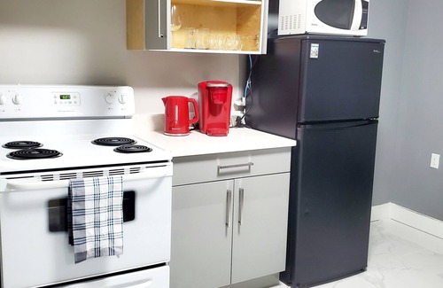 Newton House | Professional Stays Cozy Private 1BED Suite in Surrey- Major attractions nearby