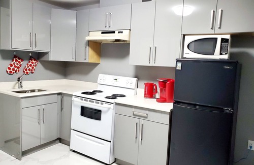 Newton House | Professional Stays Cozy Private 1BED Suite in Surrey- Major attractions nearby