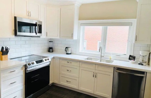 Winona Condo | Professional Three Bedroom Condo Suite