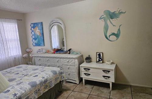 Crystal River Apartment | Professor Rousseau's Mermaid Lagoon