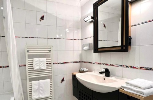 Douglas Apartment | Promenade House