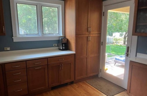 Evanston House | PROMO 10% WEEKLY AND 15% MONTHLY nNear Northwestern, Beaches Parking Fenced Yard