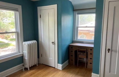 Evanston House | PROMO 10% WEEKLY AND 15% MONTHLY nNear Northwestern, Beaches Parking Fenced Yard