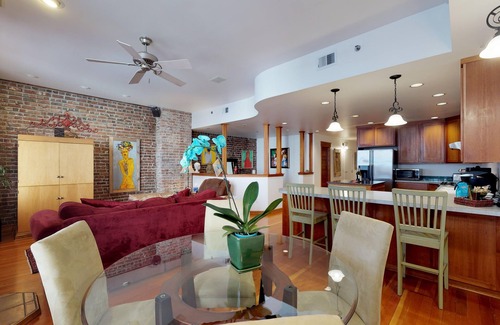 New Tacoma Condo | PROMO 15% WEEKLY/45% MONTHLY DISCOUNTnTacoma's Theater Dist. High-End Condos.