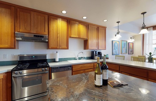 New Tacoma Condo | PROMO 15% WEEKLY/45% MONTHLY DISCOUNTnTacoma's Theater Dist. High-End Condos.