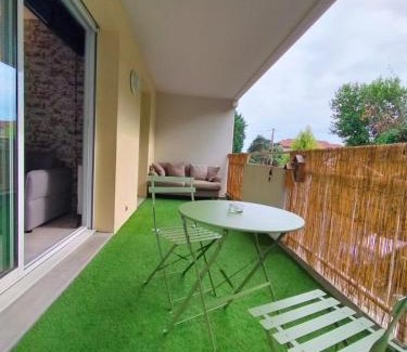 Mont-de-Marsan Apartment | Promo 20 pourcent - centre - parking - balcon - wifi - lave linge et vaisselle