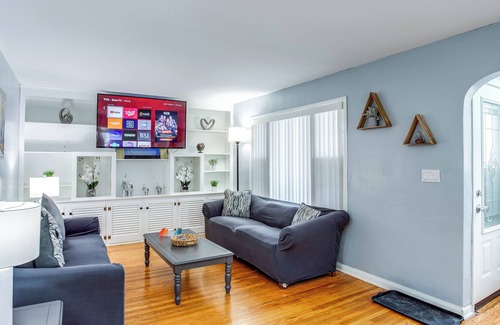 North Greece House | PROMO 5% WEEKLY /10% MONTHLY DISCOUNT Adorable&Cozy Home Mins from Dwtn/Airport