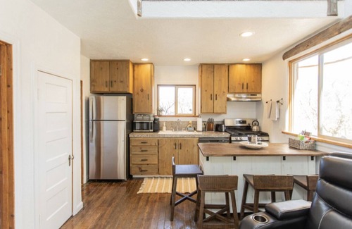 Larkspur Cabin | PROMO 5% WEEKLY AND 10% MONTHLY DISCOUNT!nMountain Cabin, conveniently located.