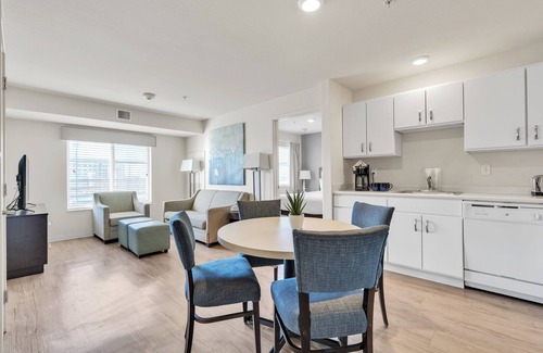 Far North Central Apartment | Properties by Preston I Comfy 2 Bed 2 Bath