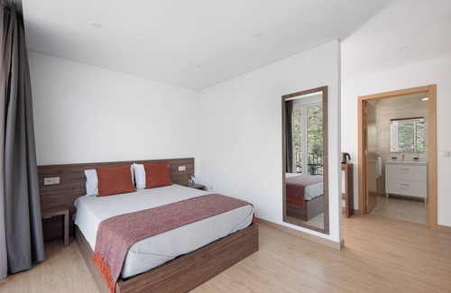 Armamar Resort | Property In A Holiday Village 'Quinta Da Pedra Caldeira C' with Mountain View and Air Conditioning