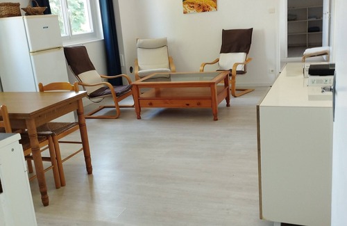 Montreuil-sur-Maine House | Propriété Équestre en Bordure de Rivière