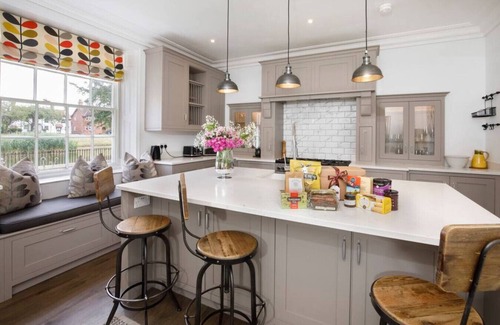 York House | Prospect House sleeps 14, dog friendly