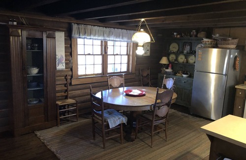 Colony Cabin | Prospect Mountain Sportsman's Lodge with private fishing lakes