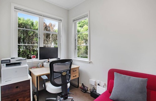 Point Chevalier House | Prosper Point Home with BBQ, Patio and Parking