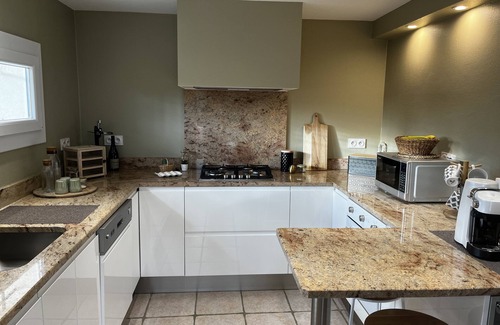 Saint-Didier House | Provencal house with heated pool and garden - sleeps 6