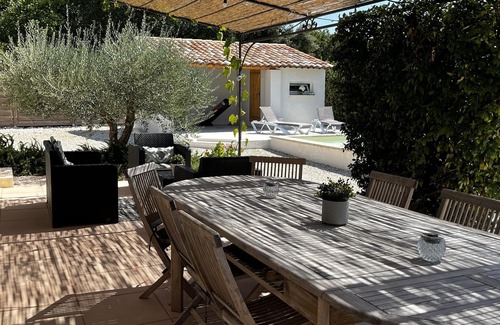 Saint-Didier House | Provencal house with heated pool and garden - sleeps 6