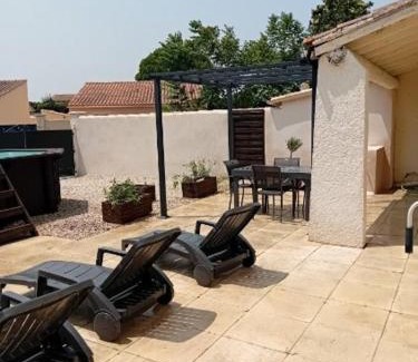 Morieres-les-Avignon Villa | Provencal-style villa