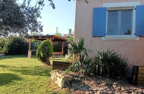 Cruis Villa | Provencal villa, large garden, village of character on the lavender route