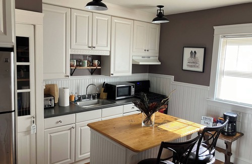 Elmhurst Apartment | Providence Getaway! 3 Bedrooms!