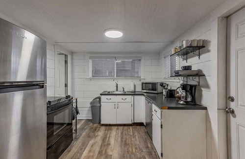 Provo House | Provo Airport, Two Units, Pickleball Close By!