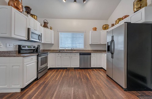 Provo Bay House | Provo Peach House - Sleeps 18