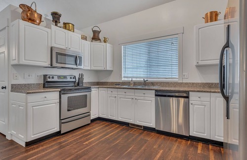 Provo Bay House | Provo Peach House - Sleeps 18