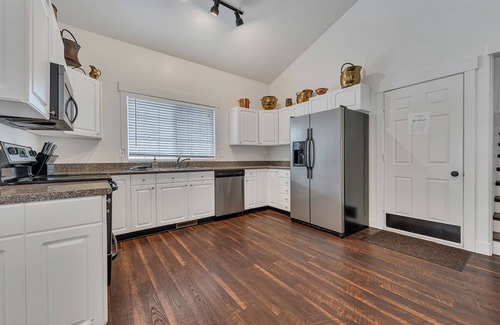 Provo Bay House | Provo Peach House - Sleeps 18