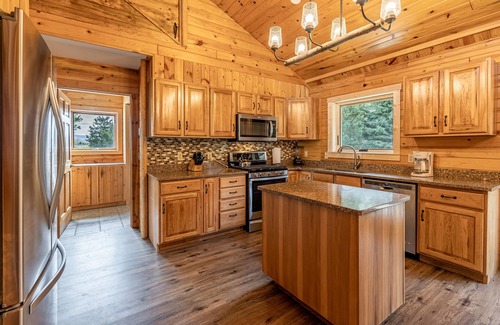 Cody House | Ptarmigan Ranch North Fork Views 4 Bedrooms!