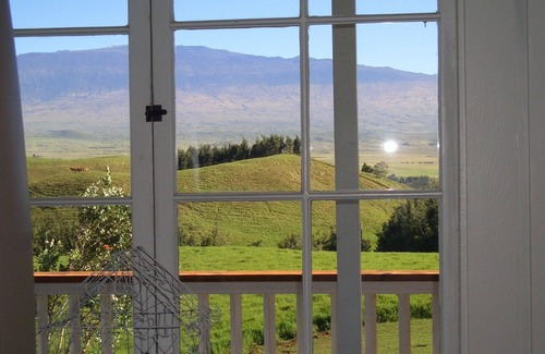 Kamuela House | Pu'u Menehune - God's Country! 13 Acre Ranch-home, Stream & Waterfalls!