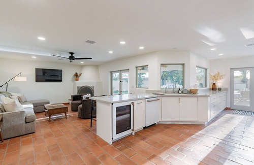 Raskin Estates House | Pueblo Retreat: Your Serene Fall Hideaway