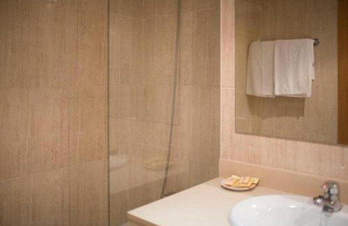 Puente San Miguel Hotel | Puerta de Santillana