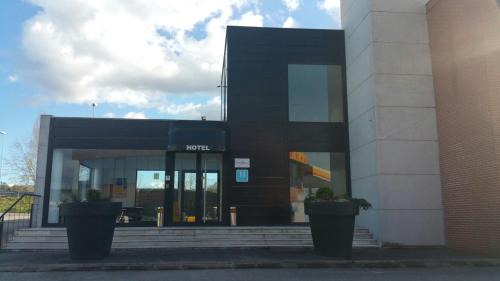 Puente San Miguel Hotel | Puerta de Santillana