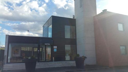 Puente San Miguel Hotel | Puerta de Santillana