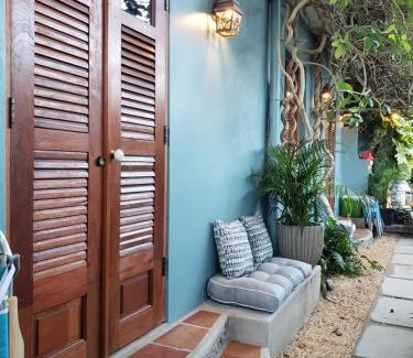 Esperanza Bed & Breakfast | Puertas