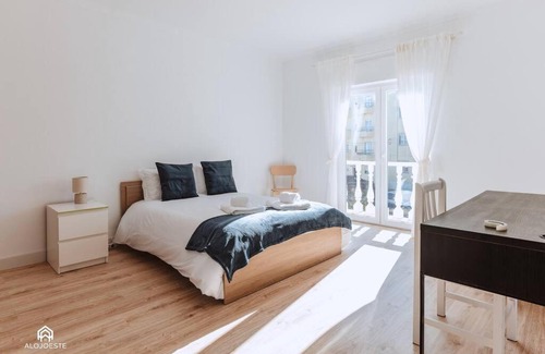 Praia de Santa Cruz House | Puerto Raval - 5 Bedrooms - BBQ & Garden