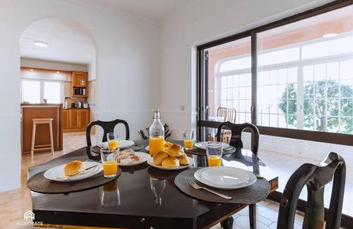 Praia de Santa Cruz House | Puerto Raval - 5 Bedrooms - BBQ & Garden
