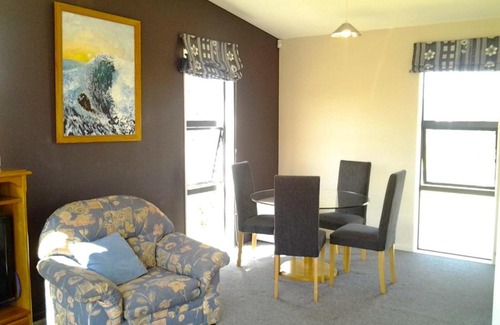 Matarangi House | Puka Bach - Matarangi Holiday Home