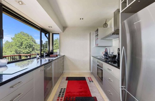 Kawaha Point House | Pukeko Landing | Stunning Lake Views with Spa Pool