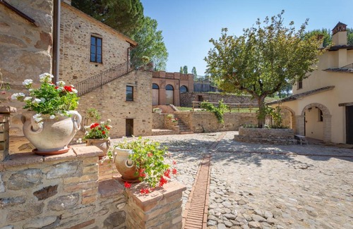 Montone Resort | Pulciano Apartments