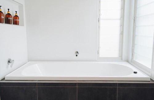 Meldale House | Pumicestone Paradise, Waterfront, sleeps 10, Meldale