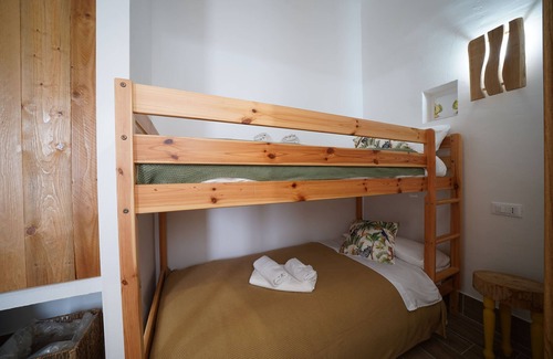 Pulsano Bed & Breakfast | Pumo room symbolizing fertility, abundance and prosperity