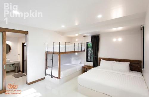 Sam Khok Hotel | Pumpkin Art Town พัมคิน อาร์ต ทาวน์