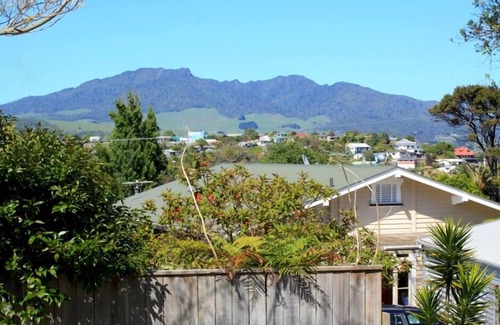 Raglan House | Punawai Raglan Cottage - Pet Friendly