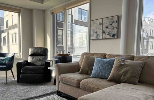 Pickering House | Pure Springs Serenity townhouse w/ rooftop Patio