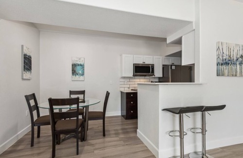 Sierra Verde at Arrowhead Ranch Apartment | Pure Suites Furnished 2 Bed Glendale Gym Pool