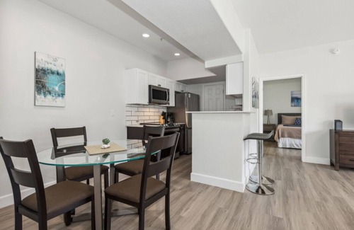 Sierra Verde at Arrowhead Ranch Apartment | Pure Suites Furnished 2 Bed Glendale Gym Pool