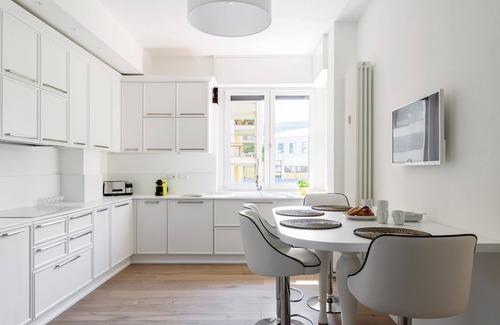 Como Apartment | Pure White